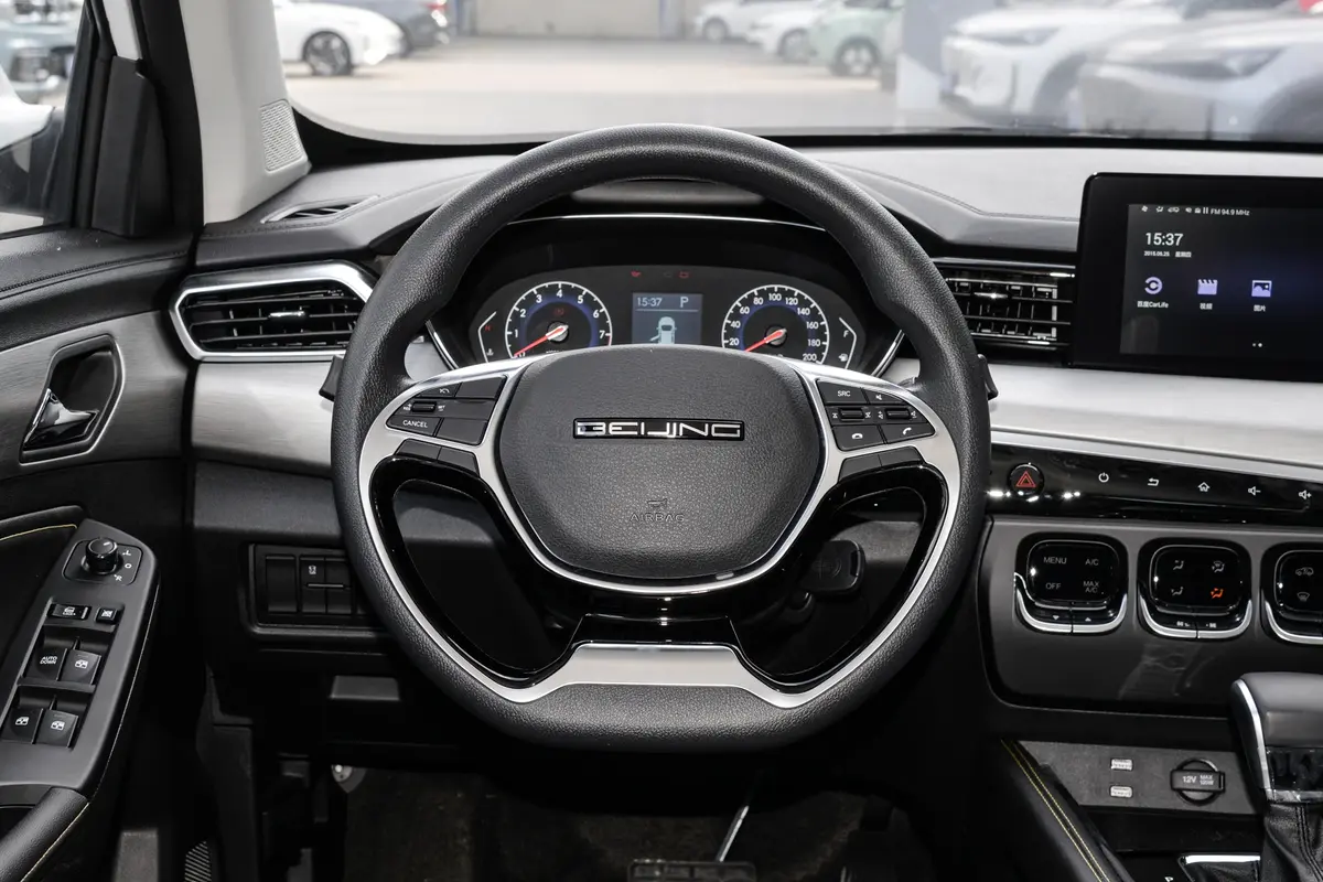 X35 interior, photograph 3