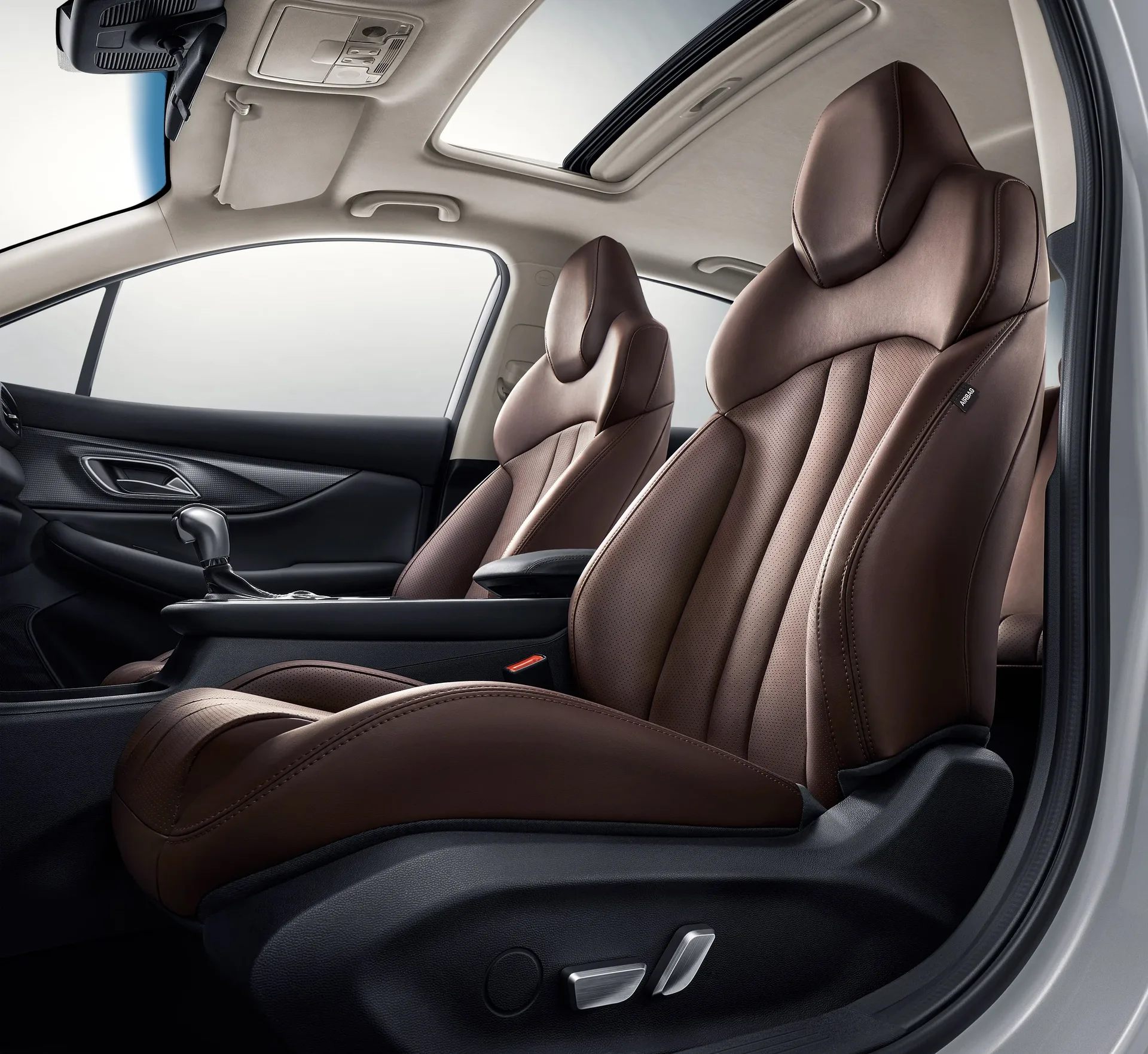 U5 PLUS interior, photograph 3